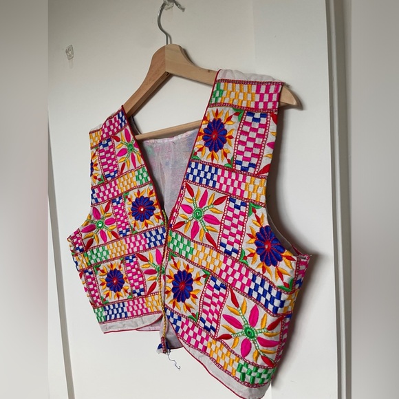 Handmade Boho Vest with Tassel Closure - Picture 6 of 6